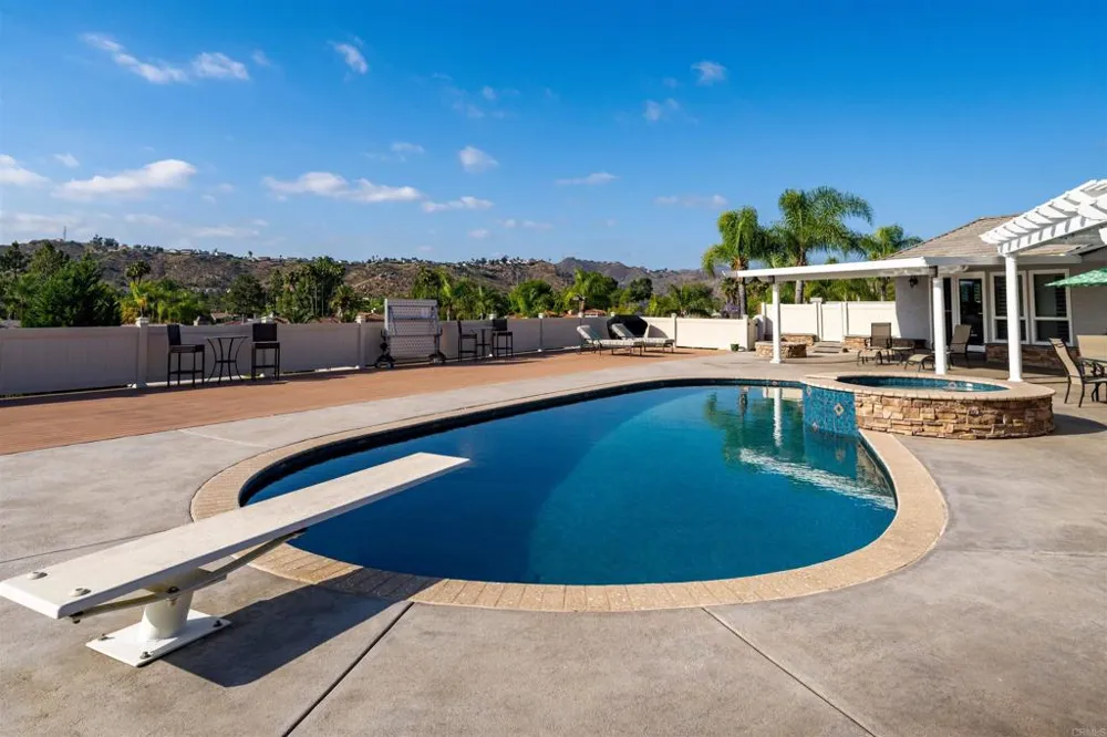 2886 Windwood Way El Cajon, CA 92019