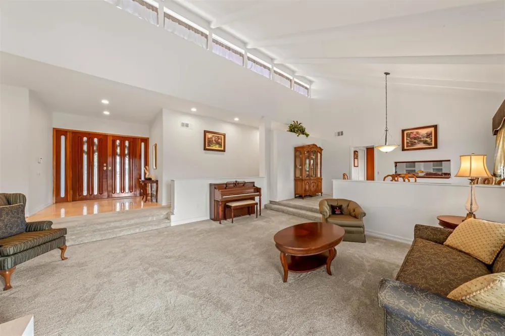 2886 Windwood Way El Cajon, CA 92019