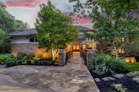 2702 Mark Twain Court