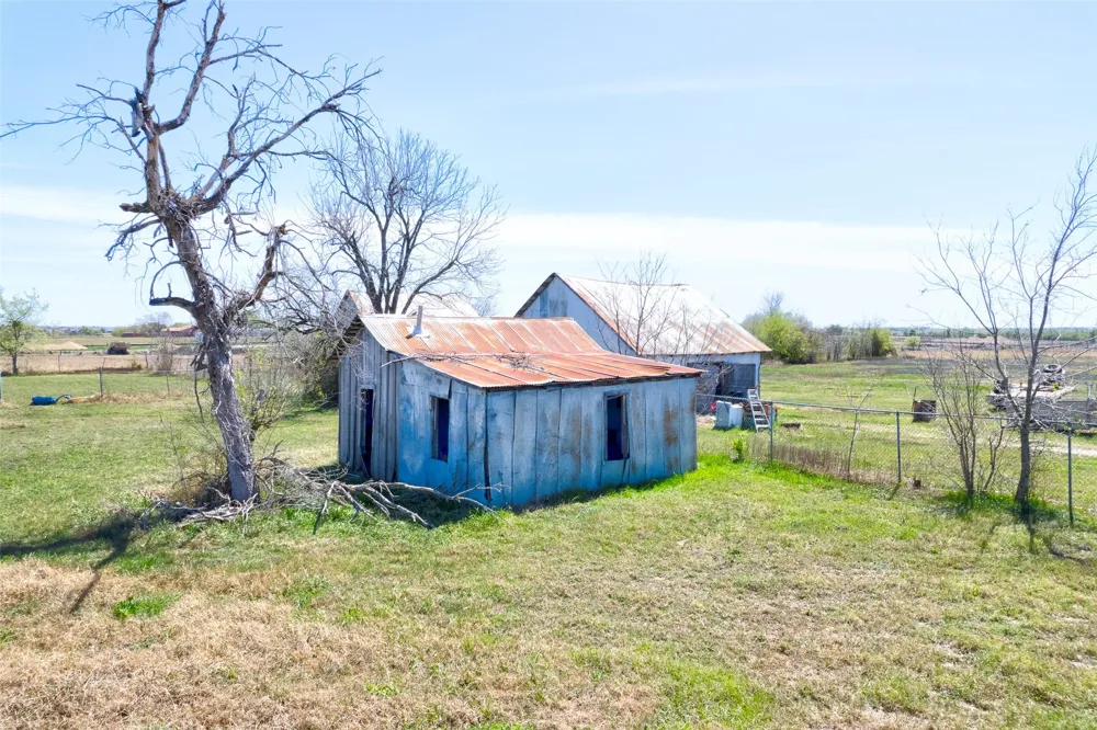 17809 FM 1100 Elgin, TX 78621