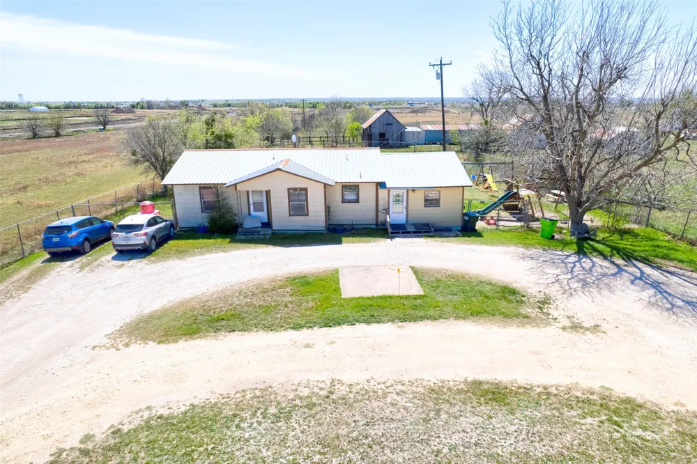 17809 FM 1100 Elgin, TX 78621