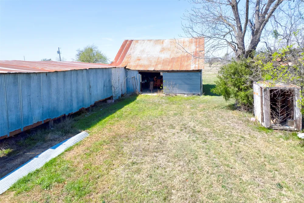 17809 FM 1100 Elgin, TX 78621