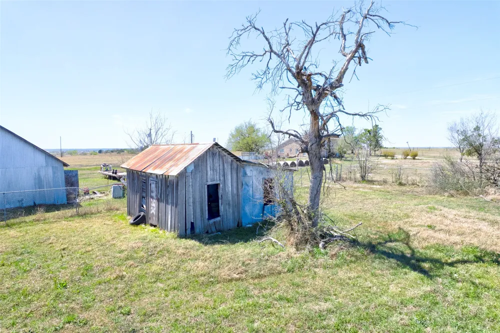 17809 FM 1100 Elgin, TX 78621