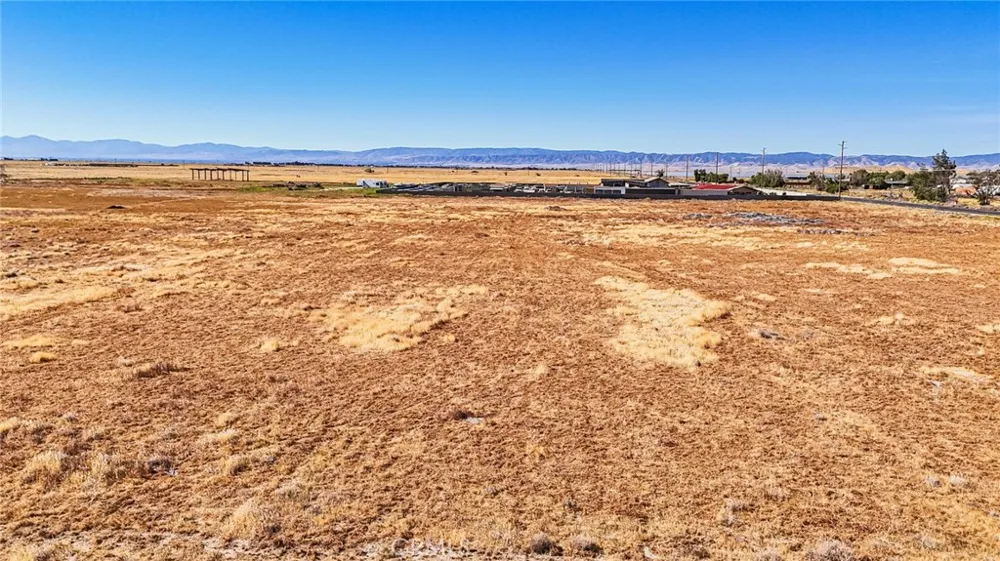 550 90th Street W Rosamond, CA 93560