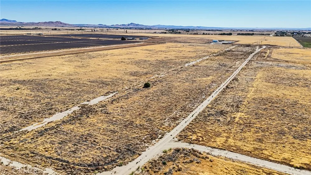 550 90th Street W Rosamond, CA 93560
