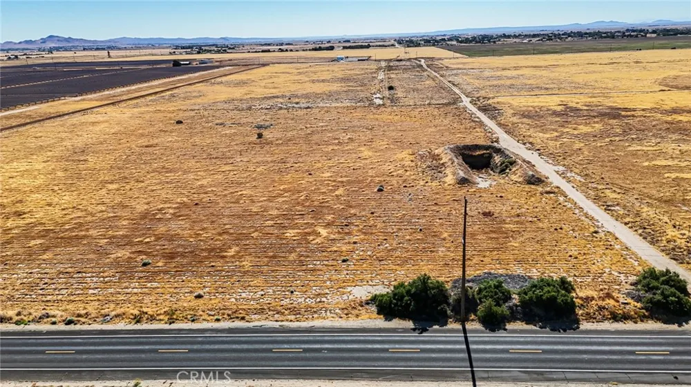 550 90th Street W Rosamond, CA 93560