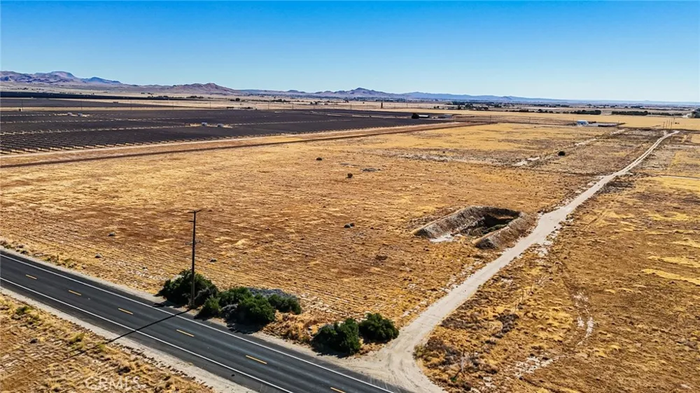 550 90th Street W Rosamond, CA 93560