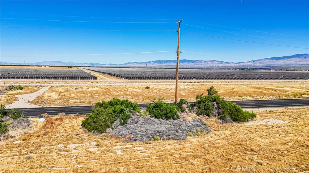 550 90th Street W Rosamond, CA 93560