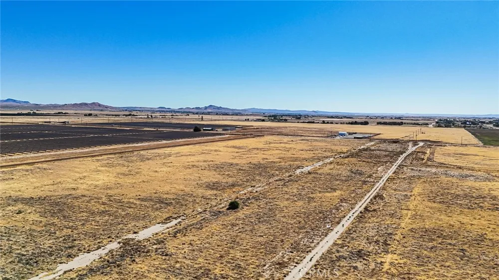 550 90th Street W Rosamond, CA 93560