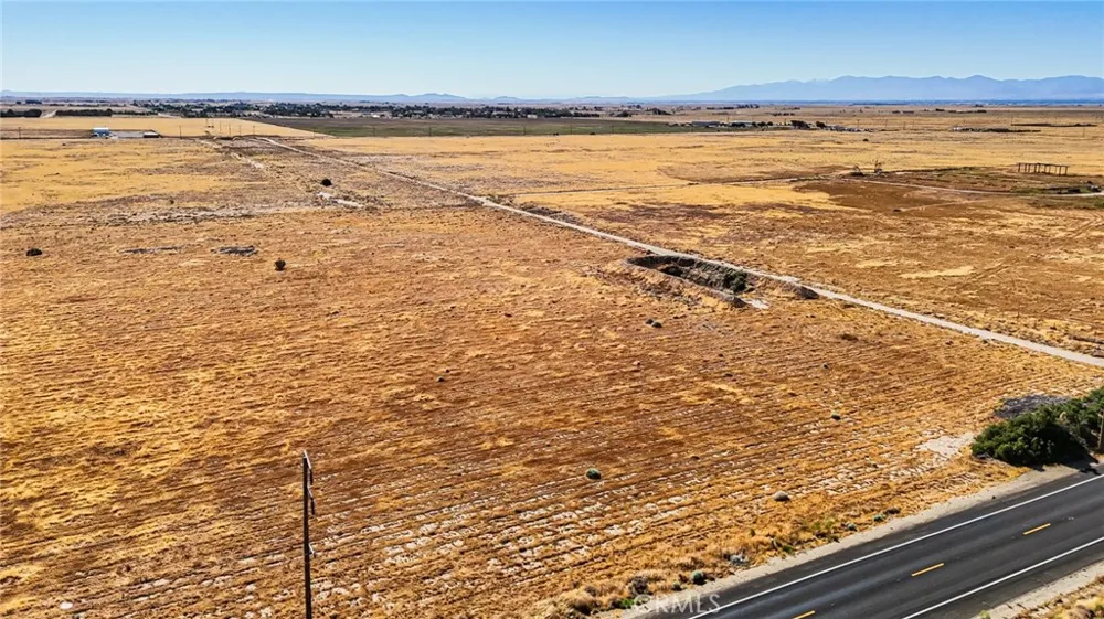550 90th Street W Rosamond, CA 93560