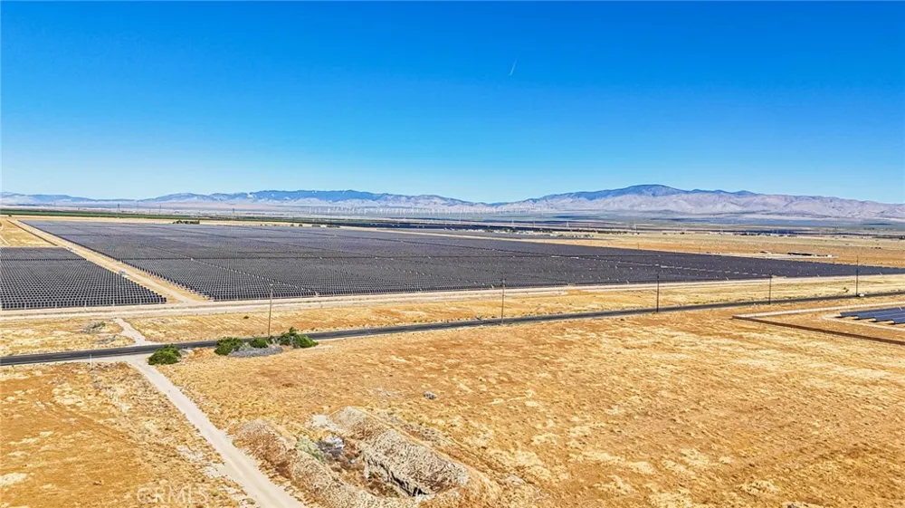 550 90th Street W Rosamond, CA 93560