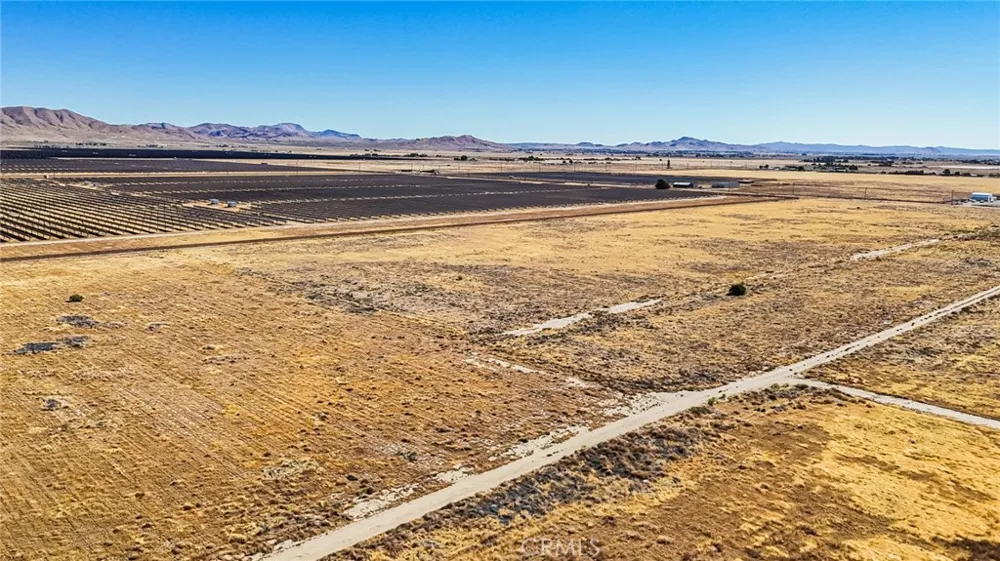 550 90th Street W Rosamond, CA 93560