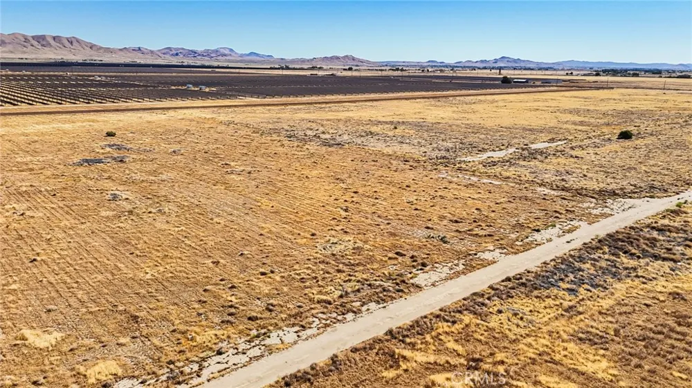 550 90th Street W Rosamond, CA 93560