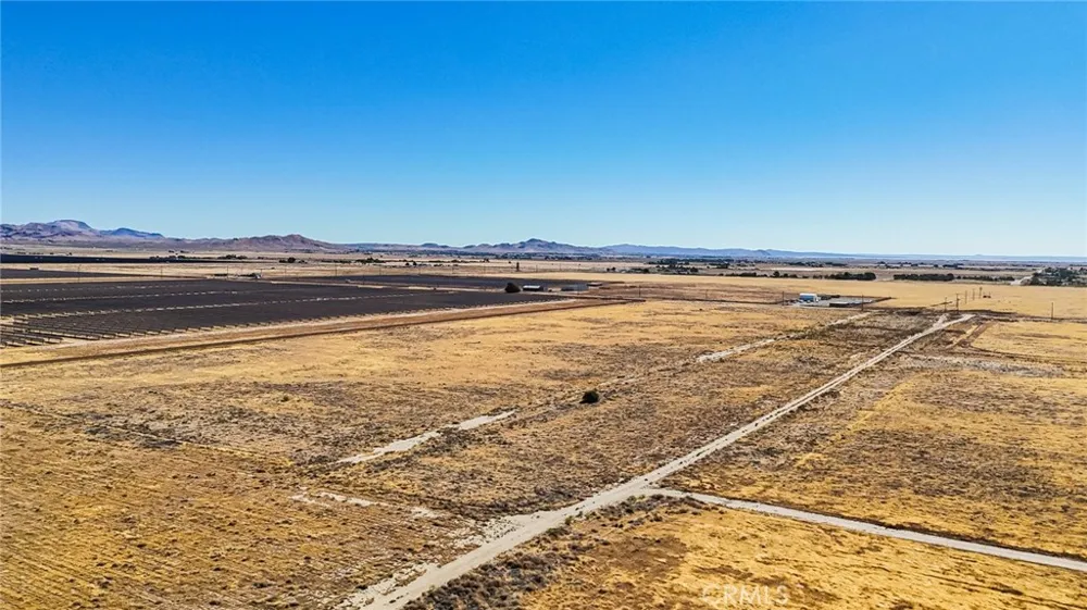 550 90th Street W Rosamond, CA 93560