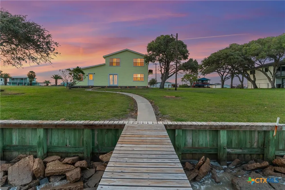 1838 W Bayshore Drive Palacios, TX 77465