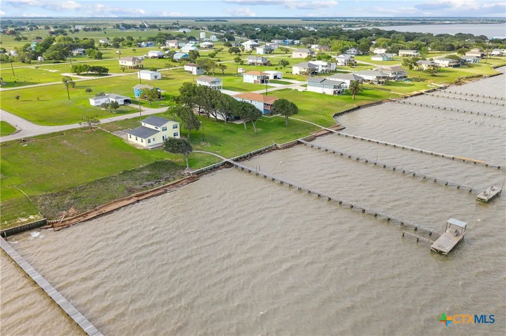 1838 W Bayshore Drive Palacios, TX 77465