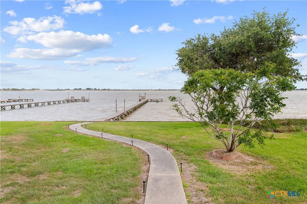 1838 W Bayshore Drive Palacios, TX 77465