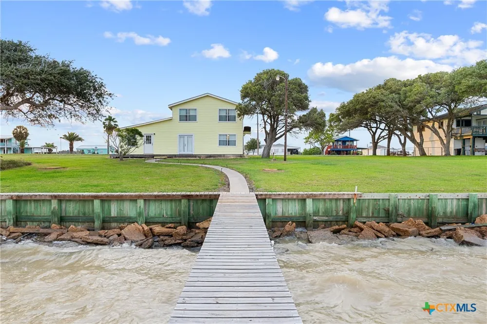 1838 W Bayshore Drive Palacios, TX 77465