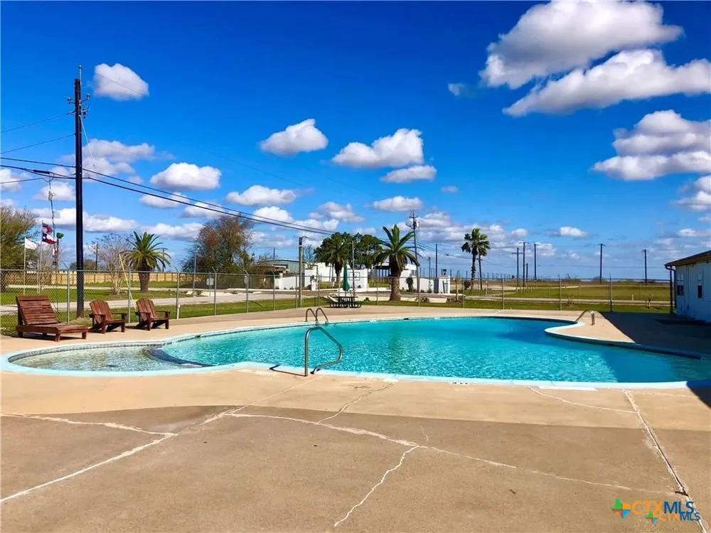 1838 W Bayshore Drive Palacios, TX 77465