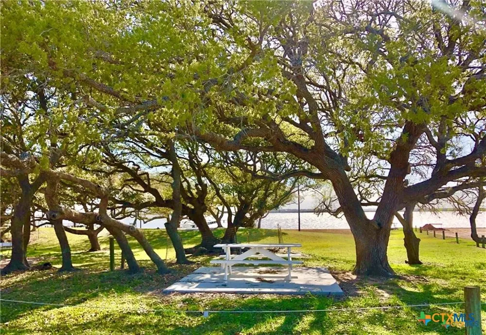 1838 W Bayshore Drive Palacios, TX 77465