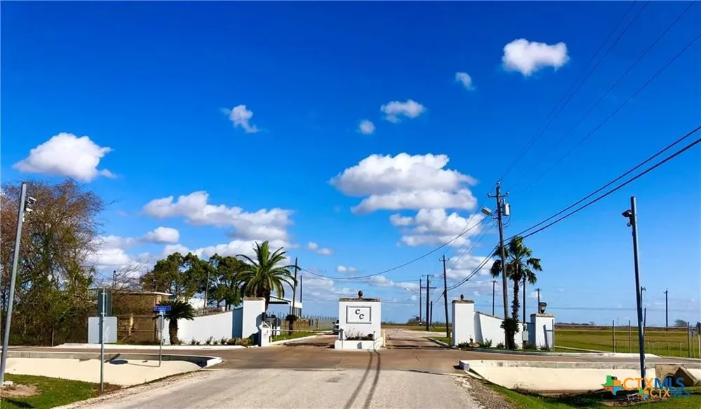 1838 W Bayshore Drive Palacios, TX 77465
