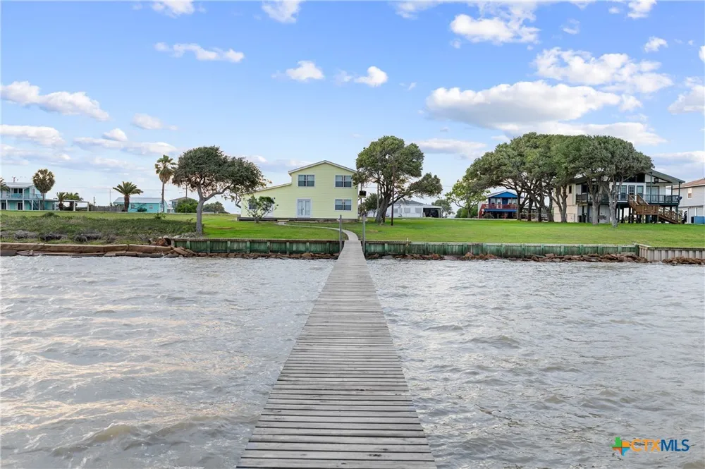 1838 W Bayshore Drive Palacios, TX 77465