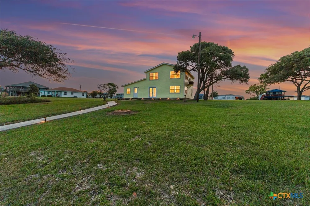 1838 W Bayshore Drive Palacios, TX 77465