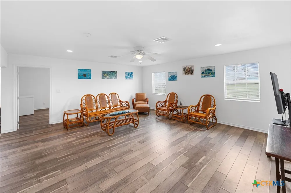 1838 W Bayshore Drive Palacios, TX 77465