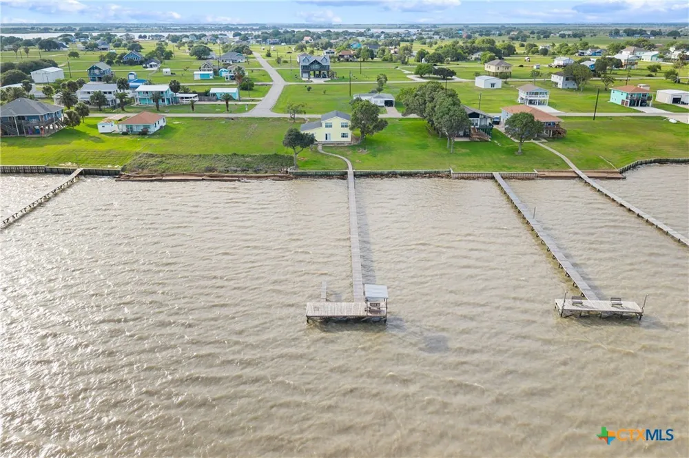 1838 W Bayshore Drive Palacios, TX 77465