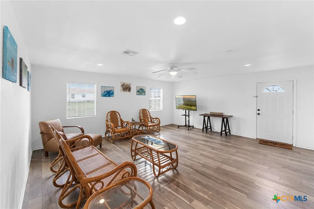 1838 W Bayshore Drive Palacios, TX 77465