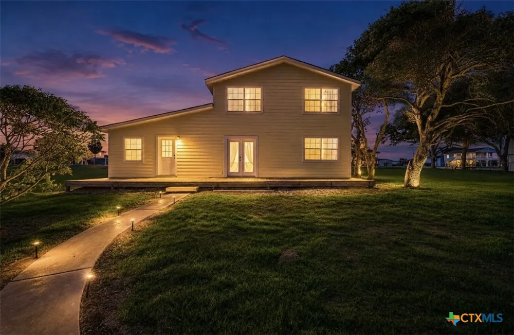 1838 W Bayshore Drive Palacios, TX 77465