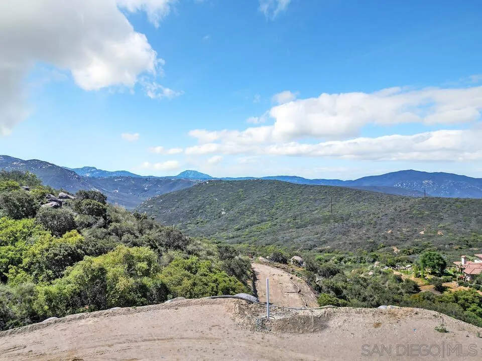 2169 Corte Dorado Espuela Alpine, CA 91901