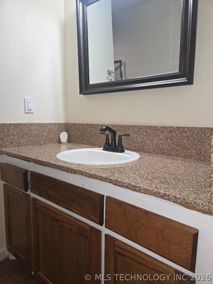 605 S 4th Eufaula, OK 74432