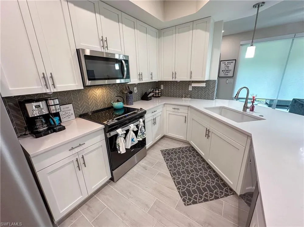 220 Indies Dr E #101 Naples, FL 34114
