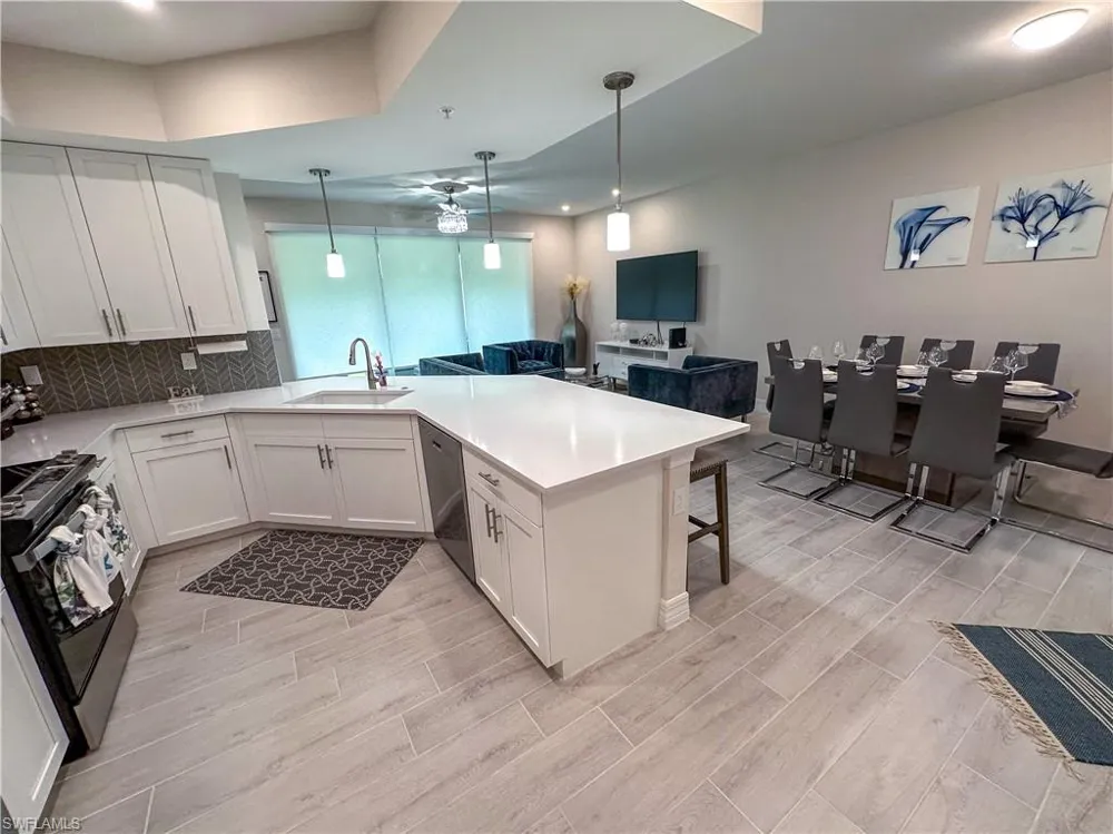 220 Indies Dr E #101 Naples, FL 34114