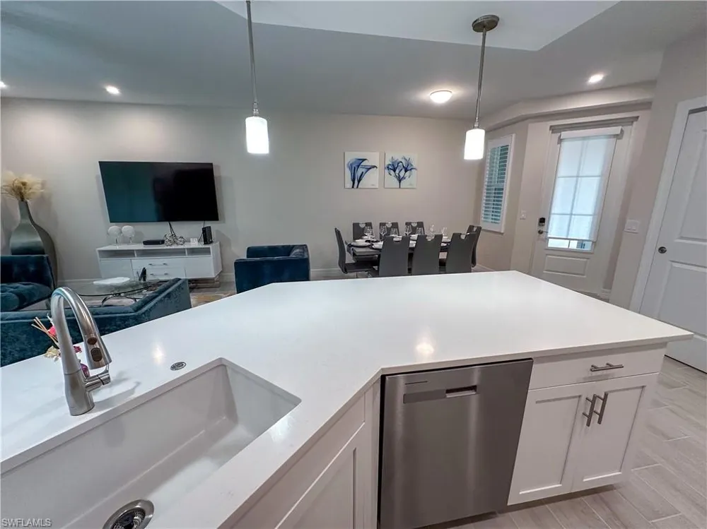 220 Indies Dr E #101 Naples, FL 34114