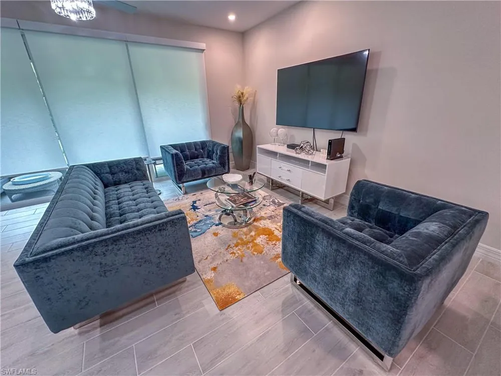 220 Indies Dr E #101 Naples, FL 34114