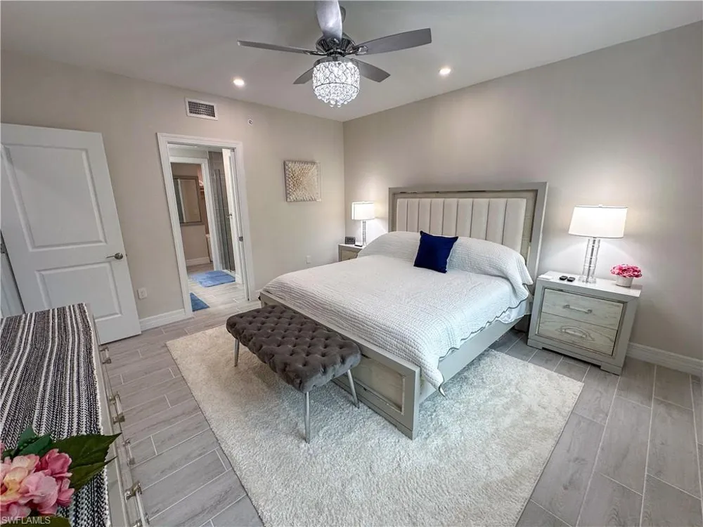 220 Indies Dr E #101 Naples, FL 34114