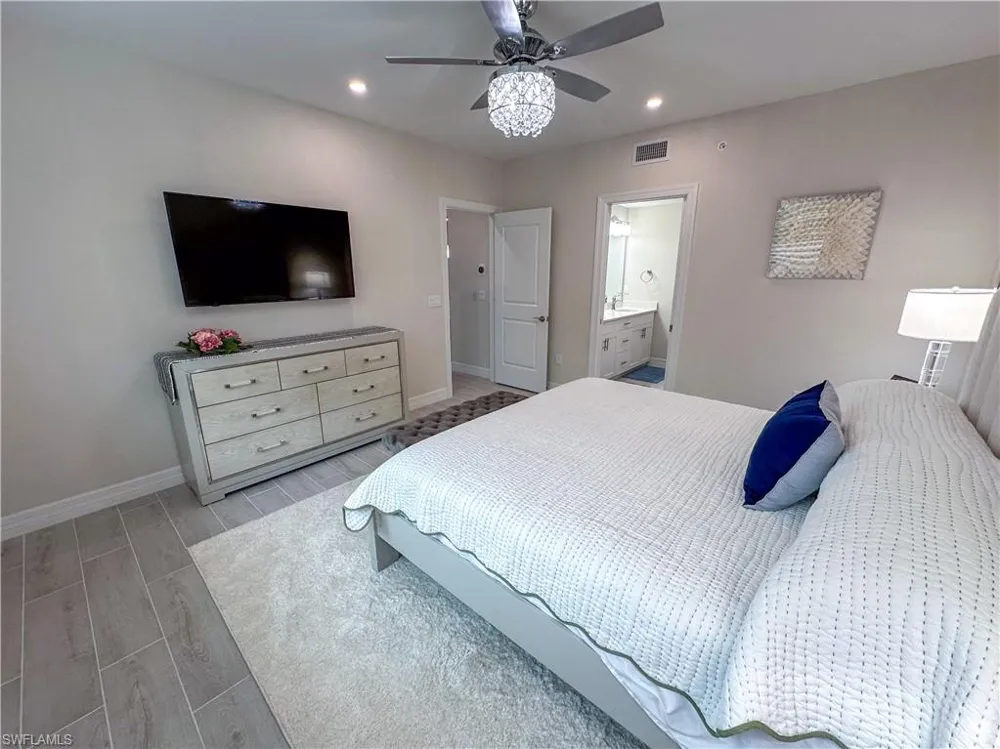 220 Indies Dr E #101 Naples, FL 34114
