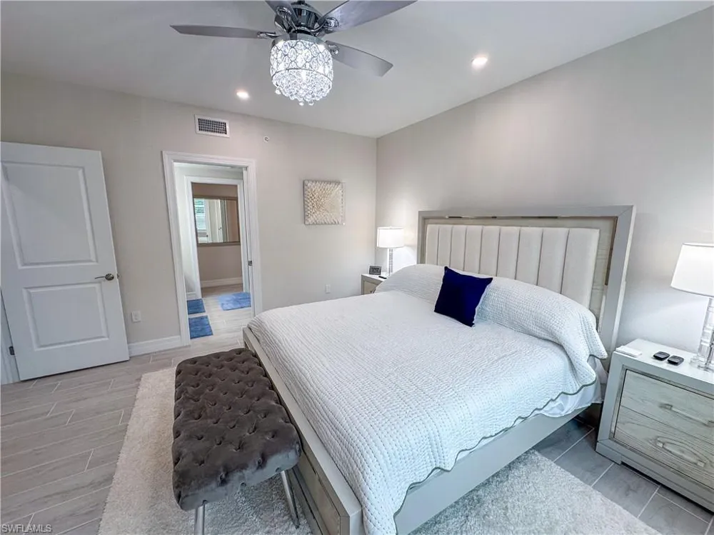 220 Indies Dr E #101 Naples, FL 34114