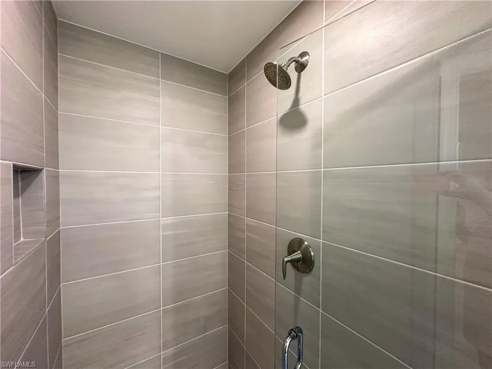 220 Indies Dr E #101 Naples, FL 34114
