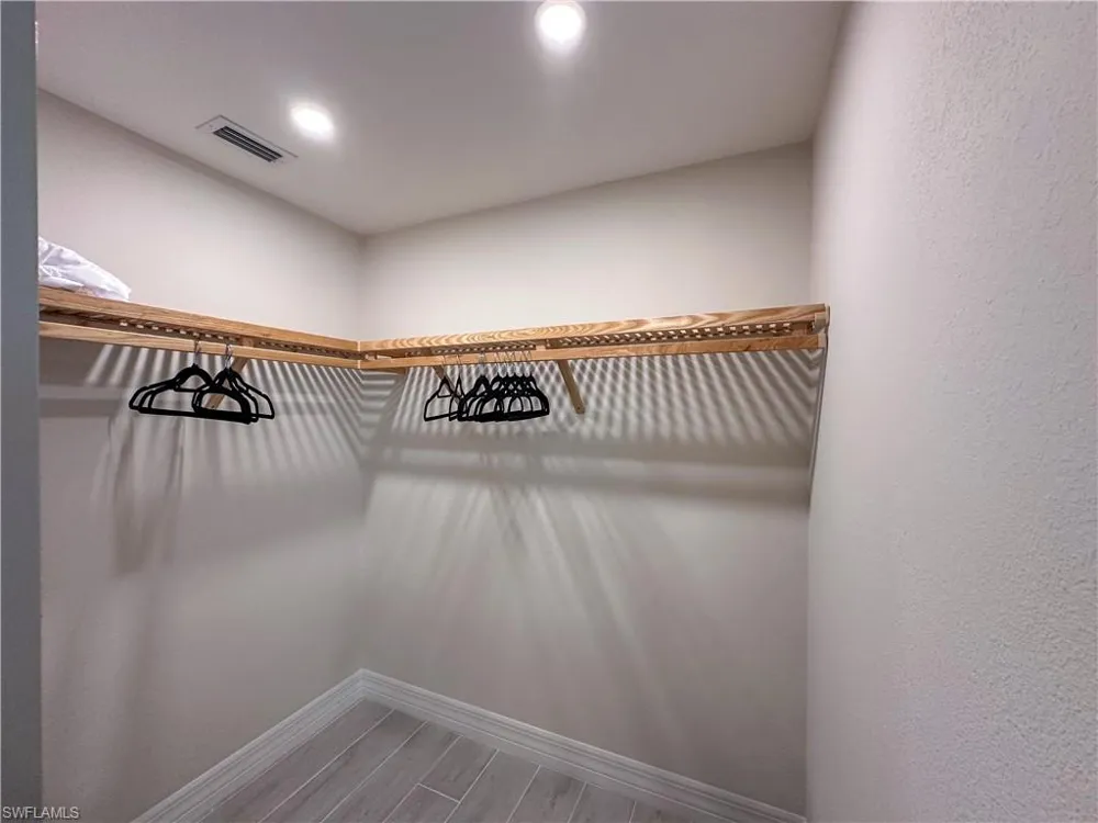 220 Indies Dr E #101 Naples, FL 34114