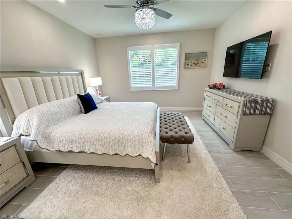 220 Indies Dr E #101 Naples, FL 34114