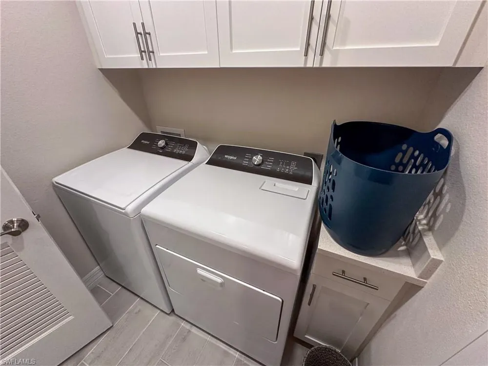 220 Indies Dr E #101 Naples, FL 34114