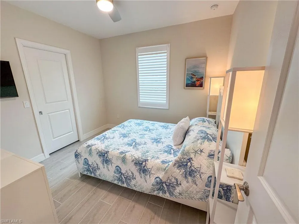 220 Indies Dr E #101 Naples, FL 34114