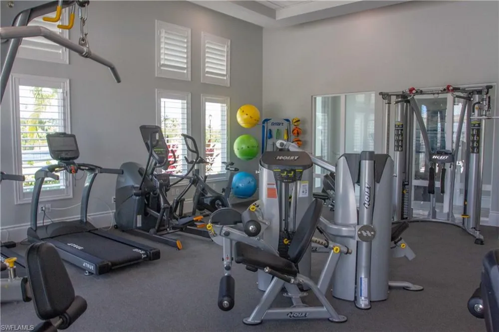 220 Indies Dr E #101 Naples, FL 34114