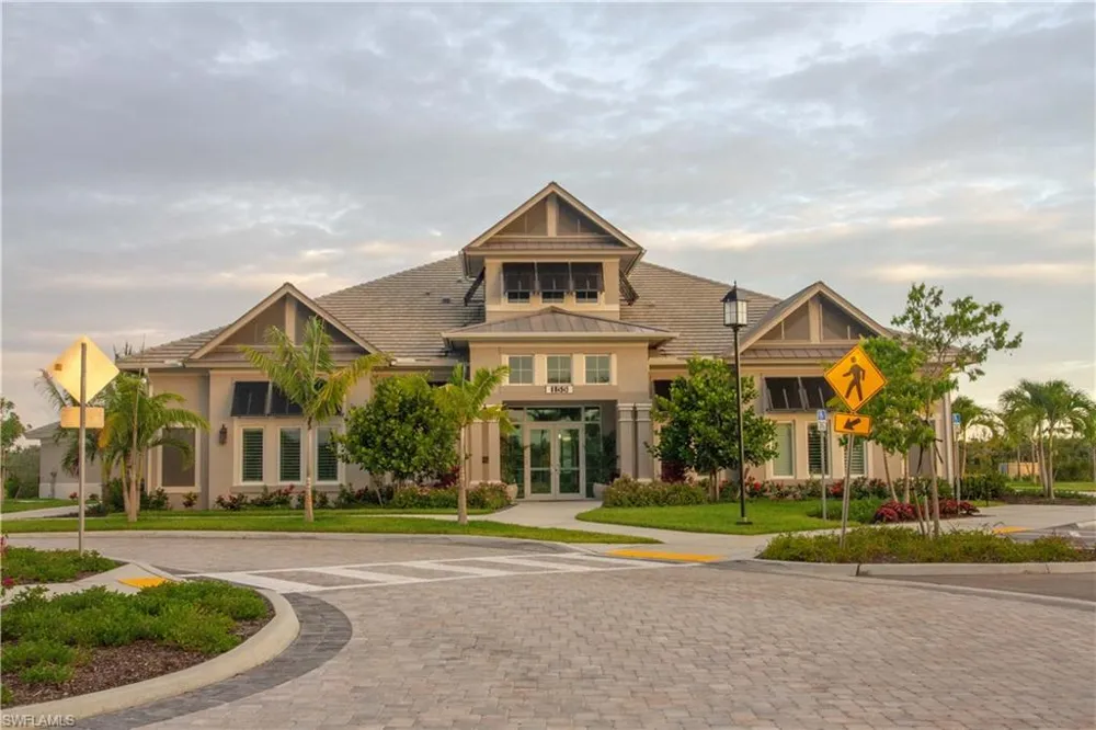 220 Indies Dr E #101 Naples, FL 34114