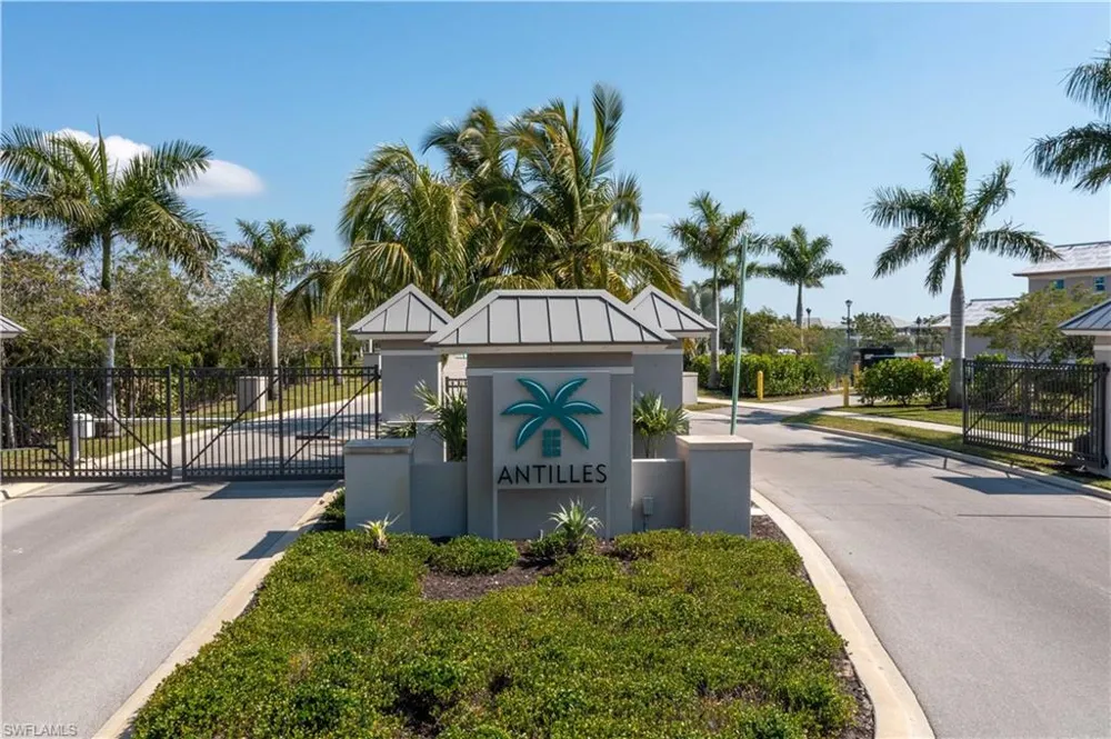 220 Indies Dr E #101 Naples, FL 34114
