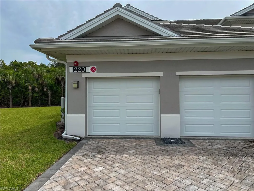 220 Indies Dr E #101 Naples, FL 34114