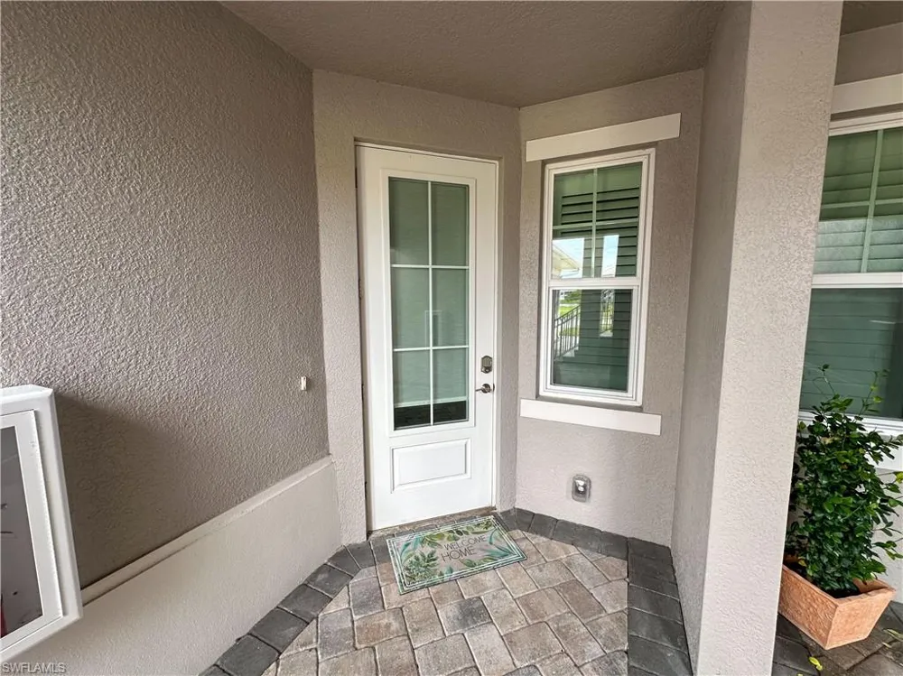 220 Indies Dr E #101 Naples, FL 34114
